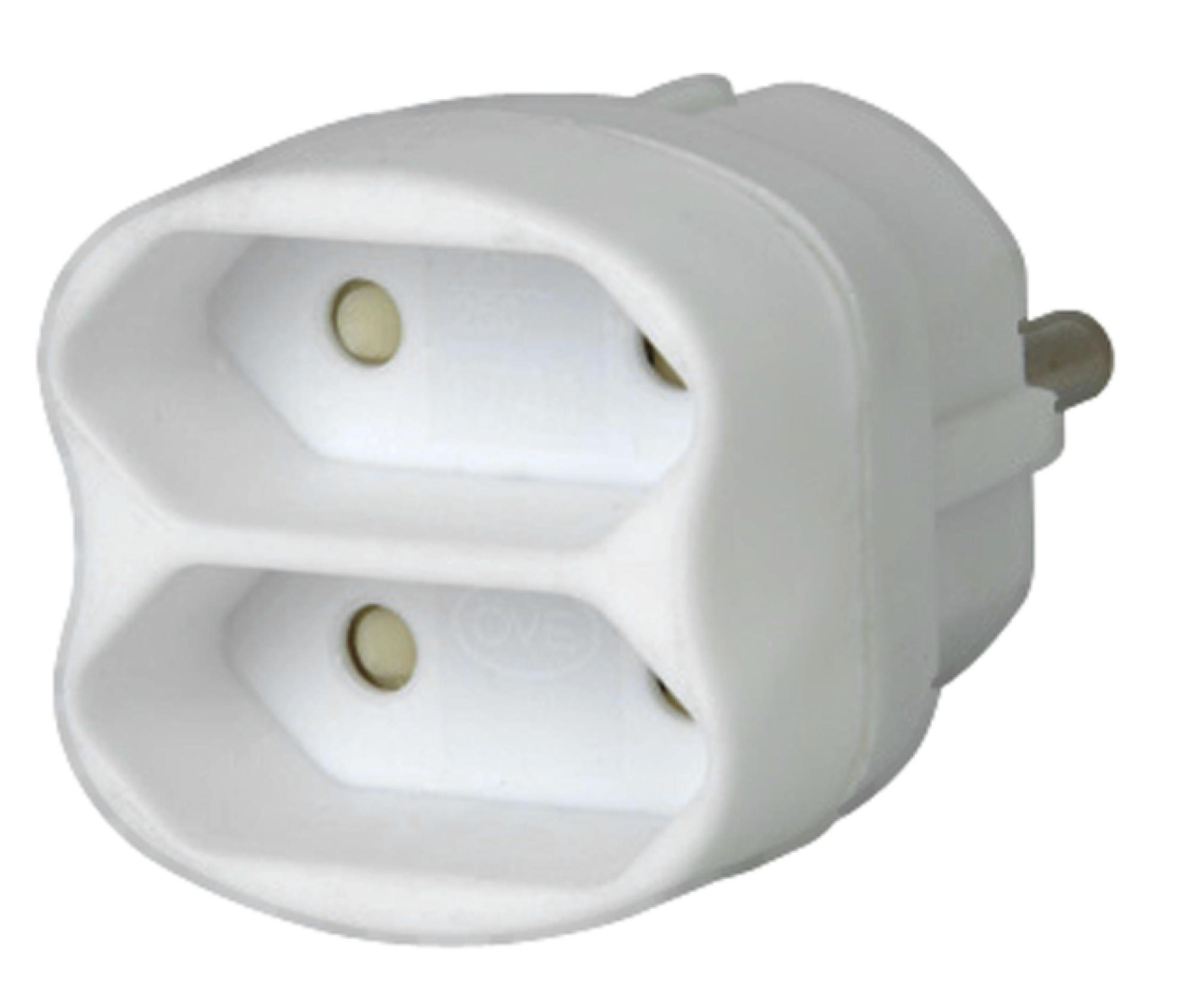 Un adattatore bianco a doppia presa elettrica con due prese e una spina standard.