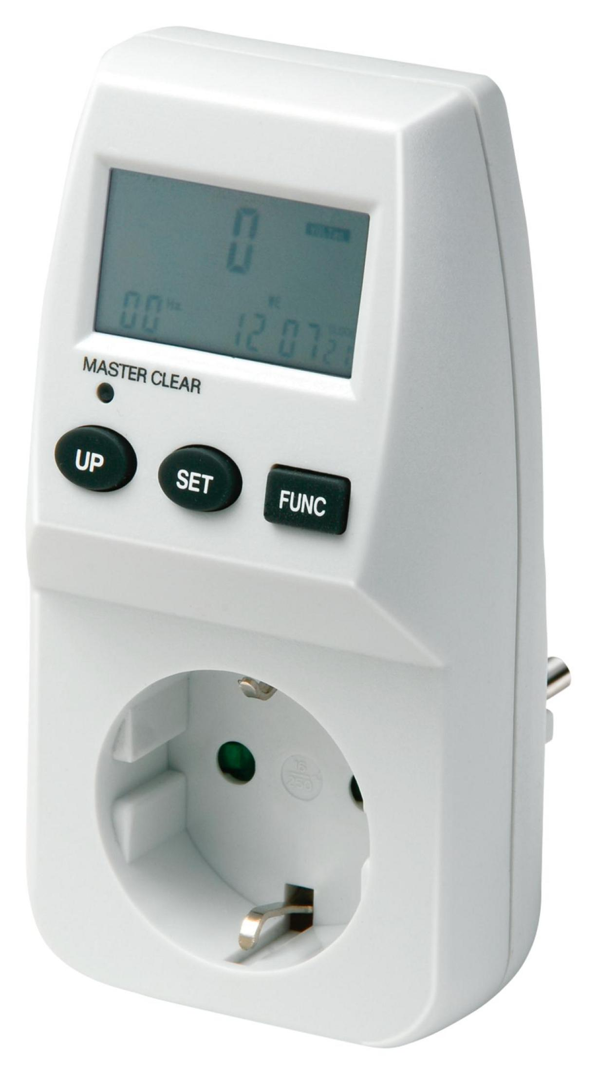Un misuratore di energia bianco con display digitale e pulsanti, collegato a una presa di corrente.