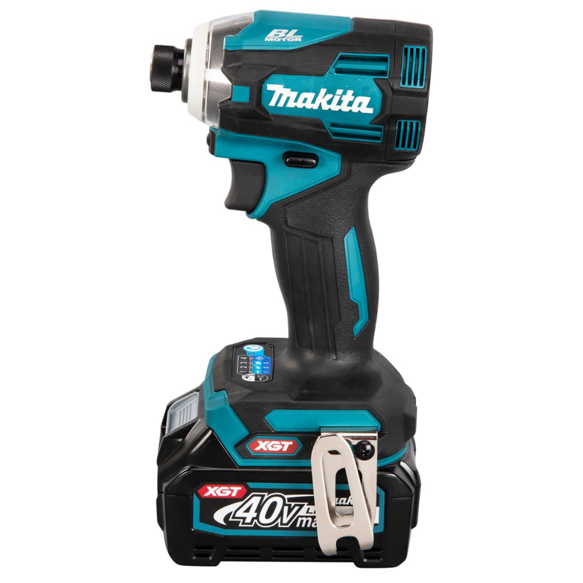 Avvitatore a impulsi Makita nero e verde acqua. Ha una batteria e una regolazione della coppia.