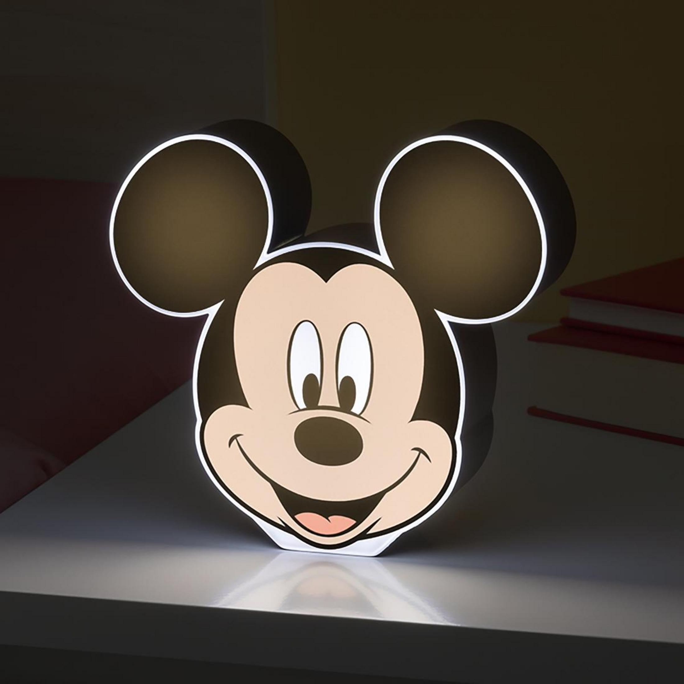 Mickey Mouse Lampe auf einem weißen Tisch. Die Lampe leuchtet, Ohren und Gesicht sind sichtbar.