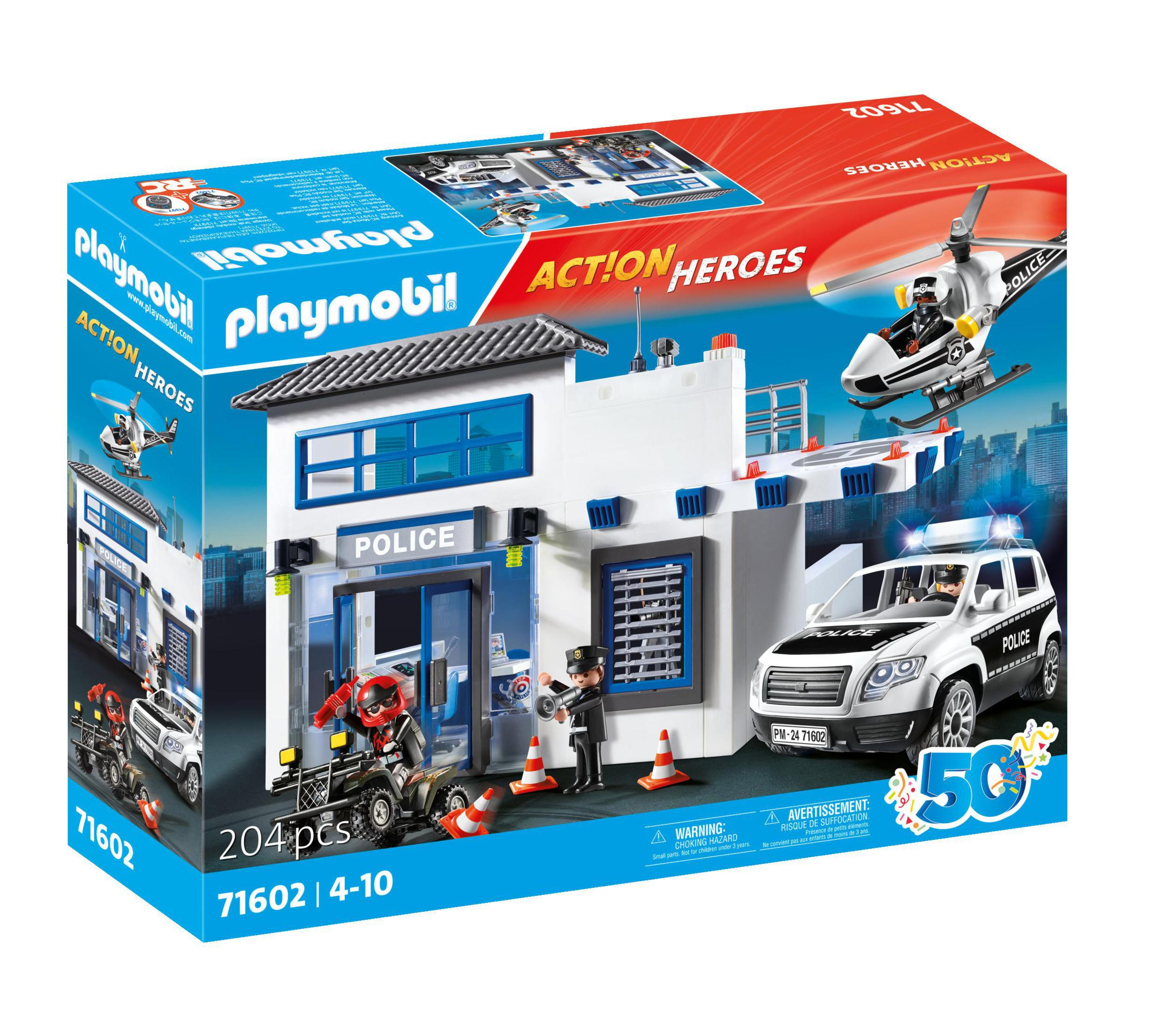 Viene mostrato un playset della stazione di polizia Playmobil, con un edificio, personaggi, veicoli e accessori.