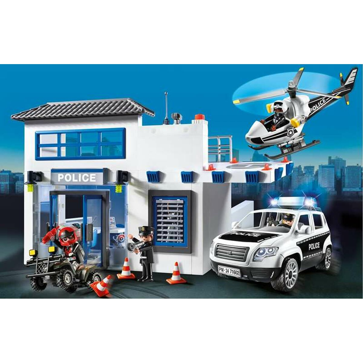 Scena della stazione di polizia Playmobil. Include poliziotti, veicoli, elicottero e accessori. Sfondo di cielo blu.