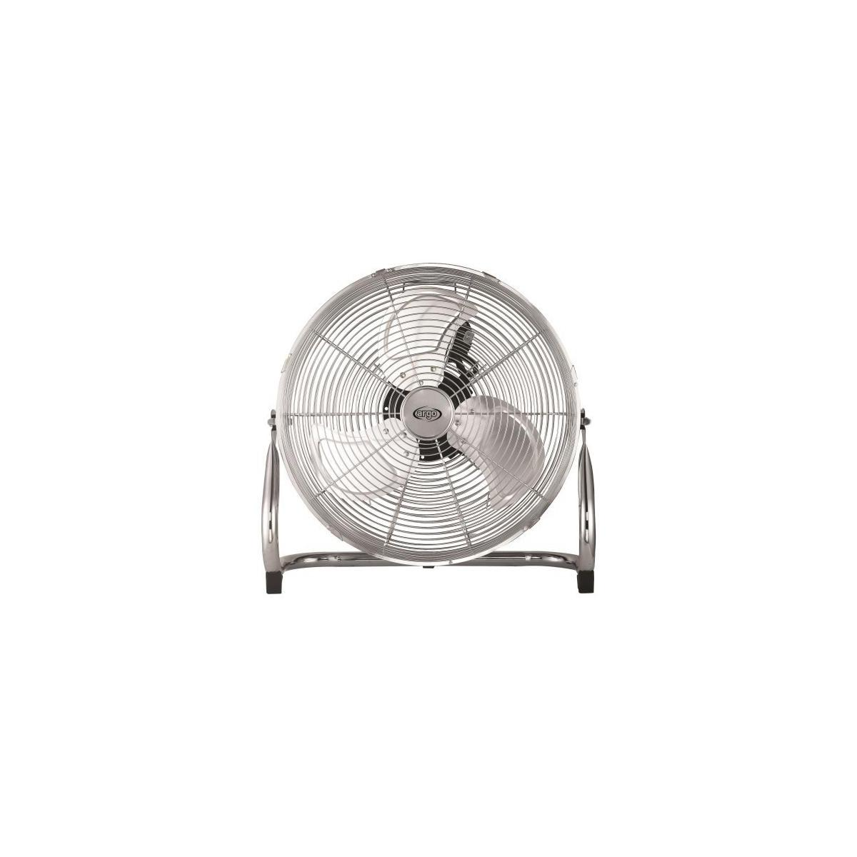 Ventilatore rotondo, argentato, con gabbia e supporto. Sfondo bianco.