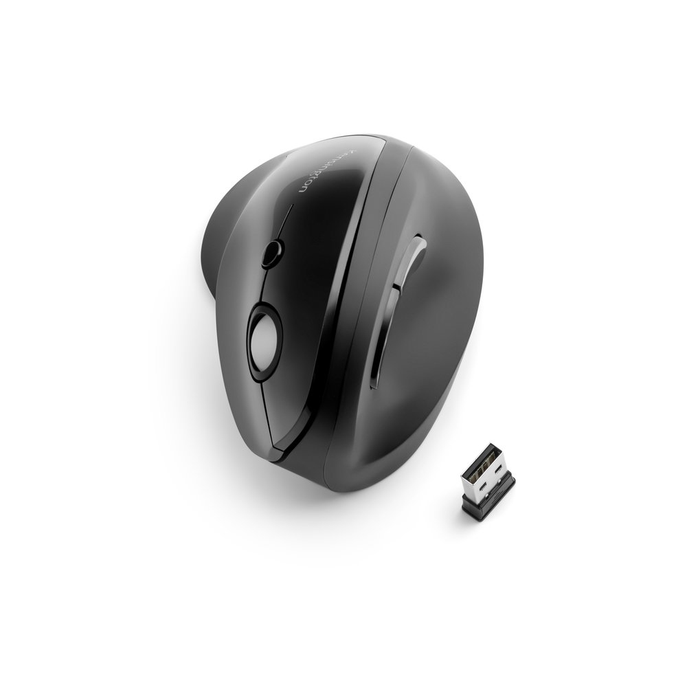 Une souris d'ordinateur ergonomique noire avec un petit récepteur USB à côté.