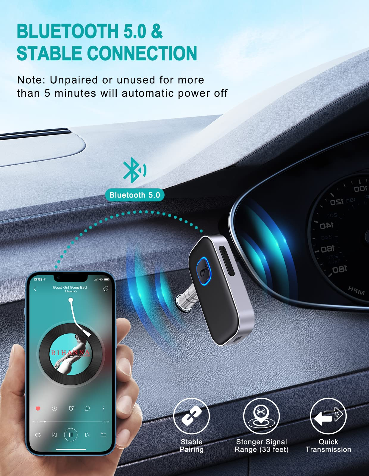 Un telefono collegato a un adattatore Bluetooth per auto, che riproduce musica sullo schermo del telefono.