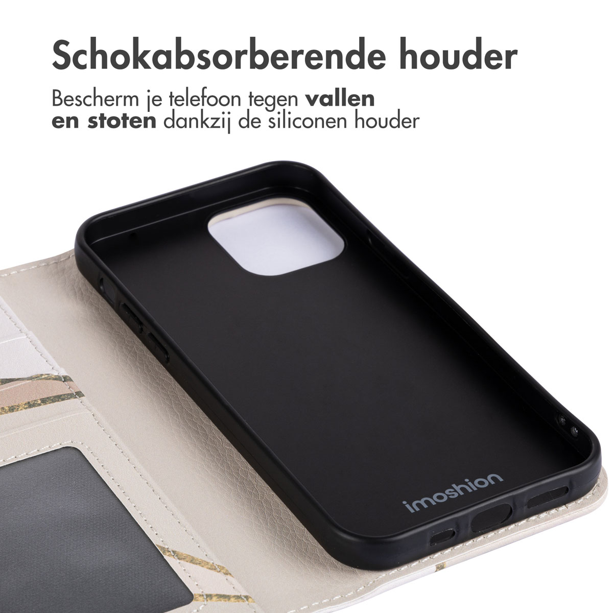 Een telefoonhoesje met een zwarte telefoon erin, opengeklapt om een patrooninterieur te laten zien.