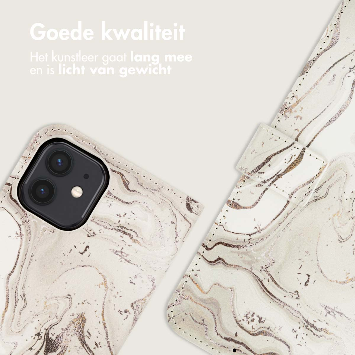 Een telefoonhoesje met marmerpatroon is open en toont de binnenkant van de telefoon op een wit oppervlak.