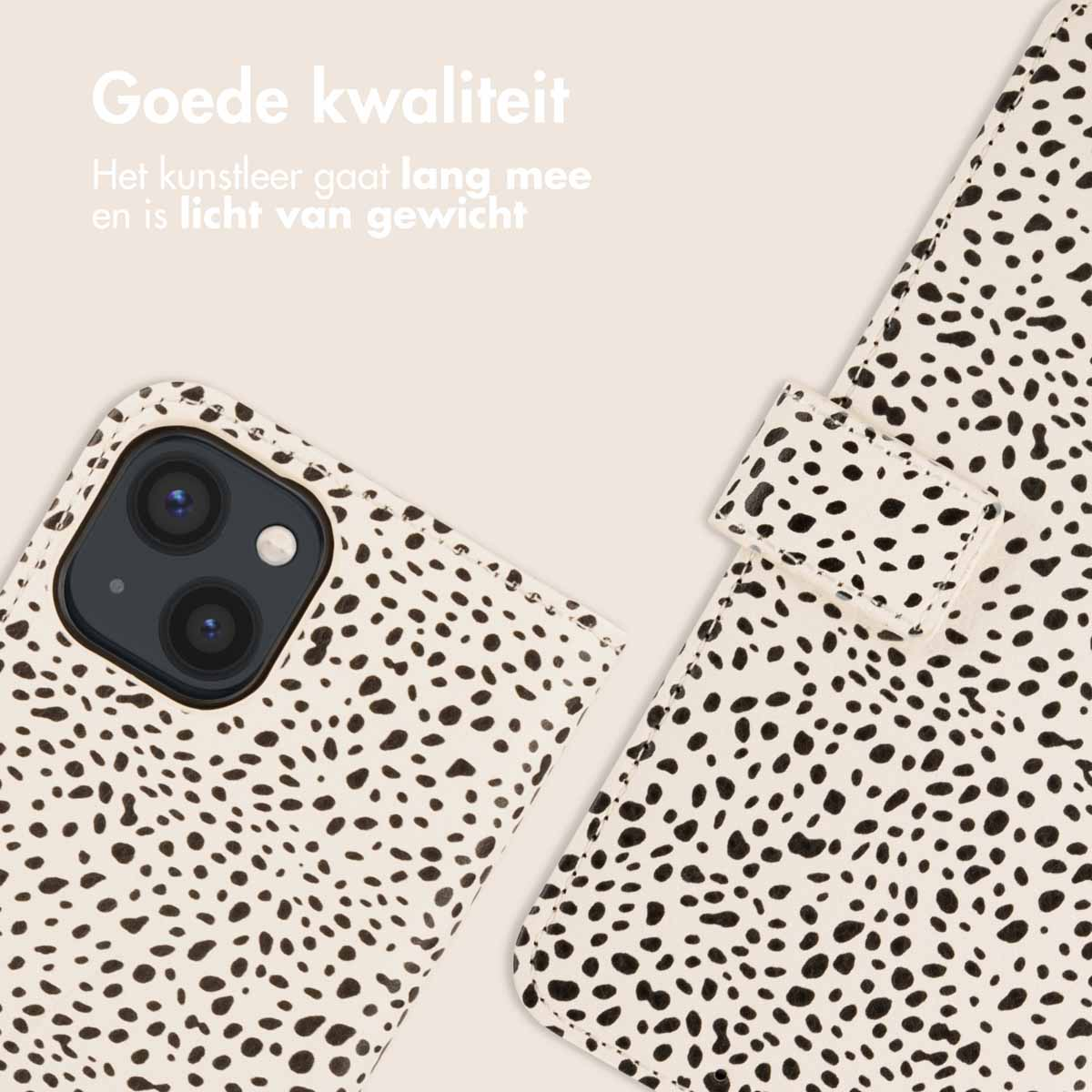 Telefoonhoesje met een wit en zwart polkadot design. Tekst in het Nederlands: Goede kwaliteit.