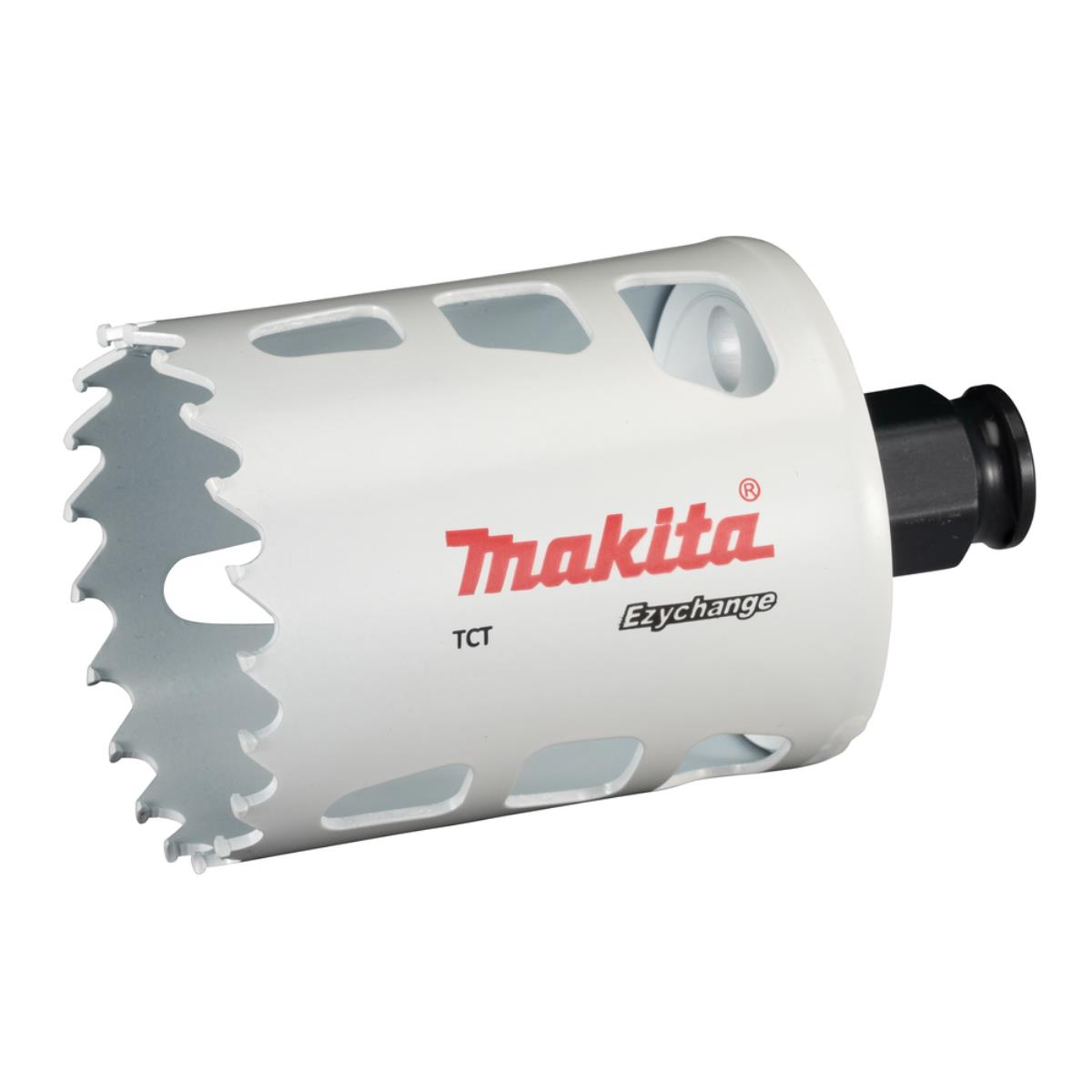 Weiße Makita Lochsäge mit rotem Text. Die Säge ist zylindrisch mit Zähnen an der Kante.