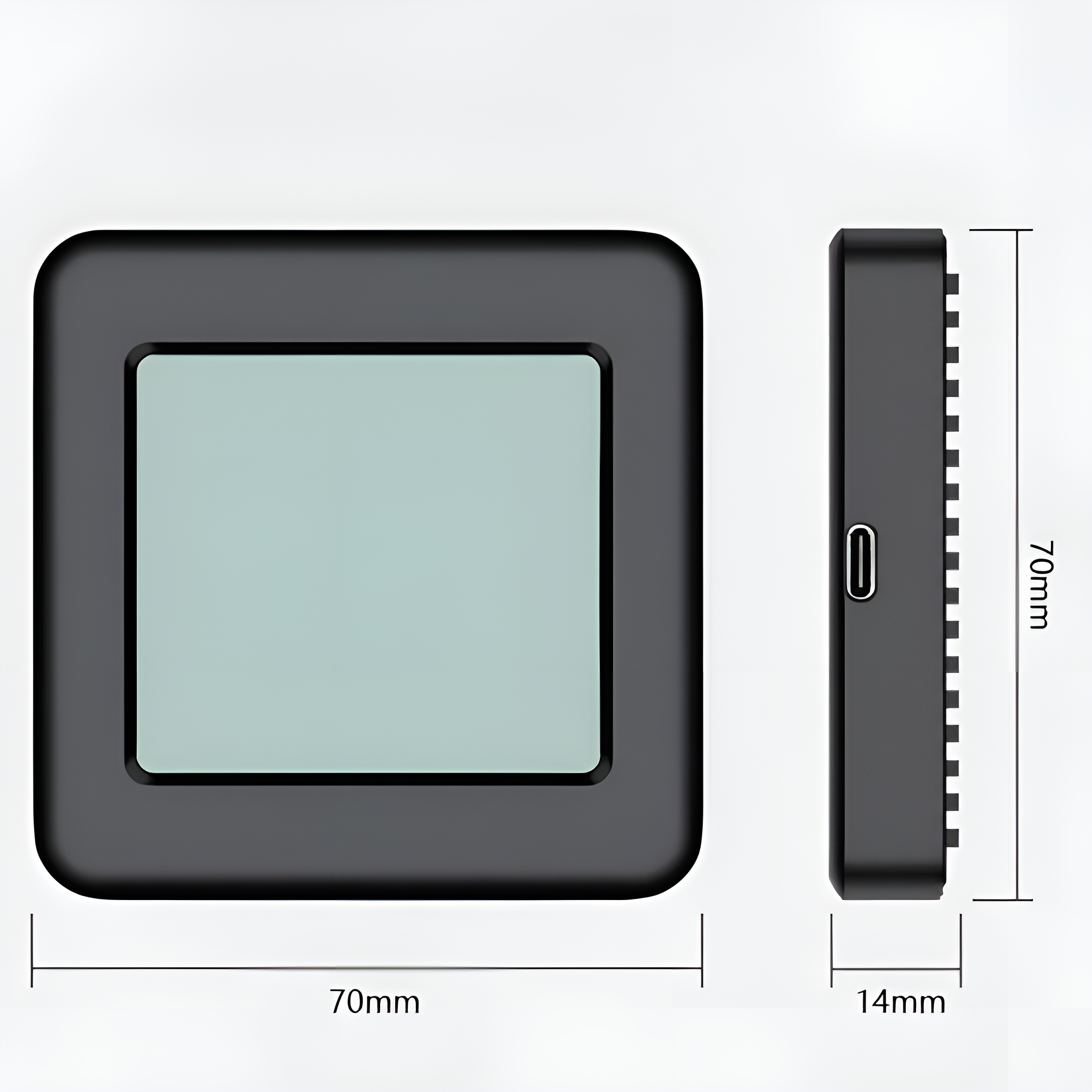 Quadratisches, schwarzes Gerät mit Bildschirm. Abmessungen sind 70x70x14mm. Ein USB-C-Anschluss befindet sich an der Seite.