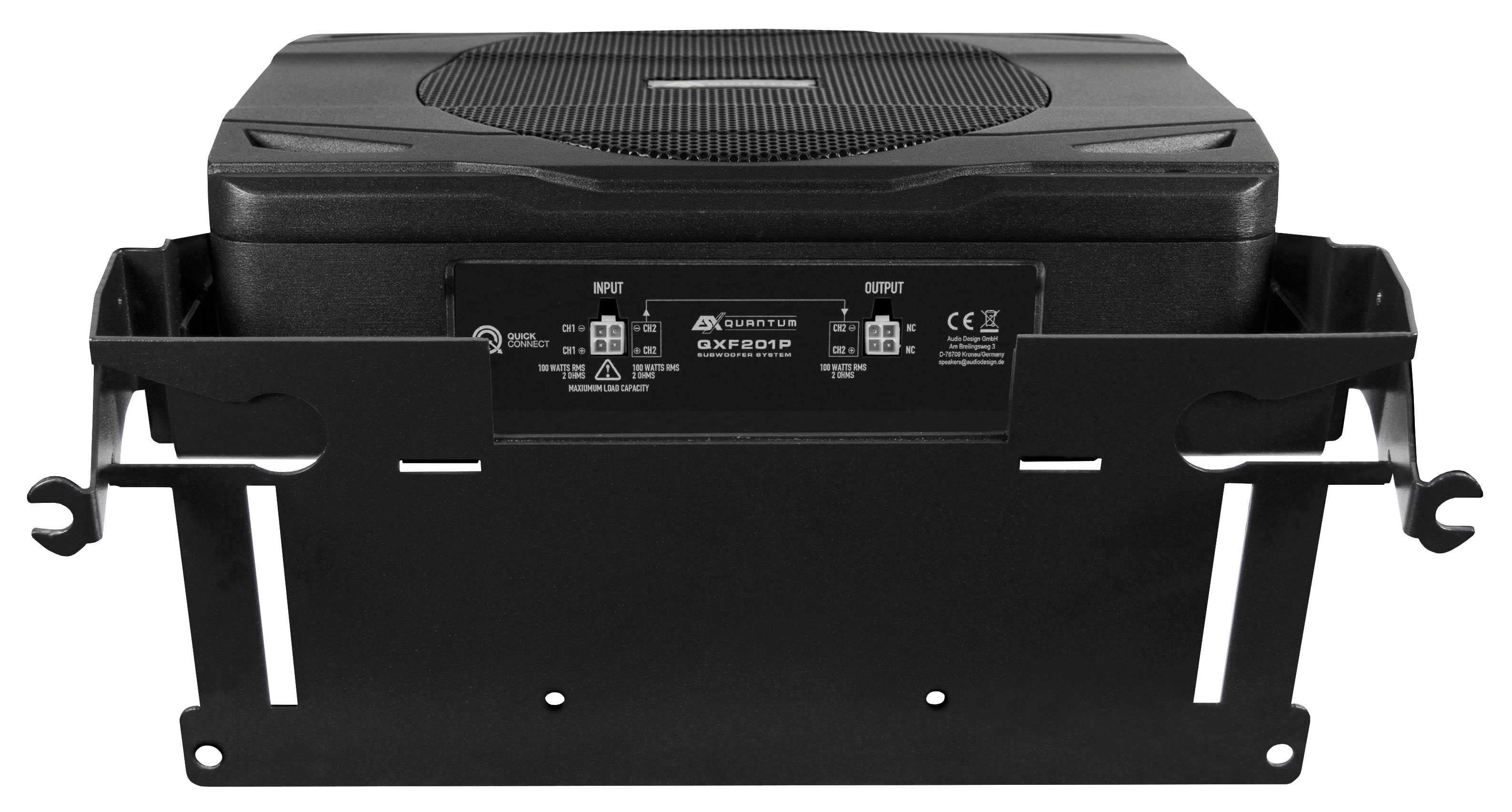 Schwarzer Subwoofer mit Montagehalterungen. Die Rückseite zeigt Eingangs- und Ausgangsanschlüsse.