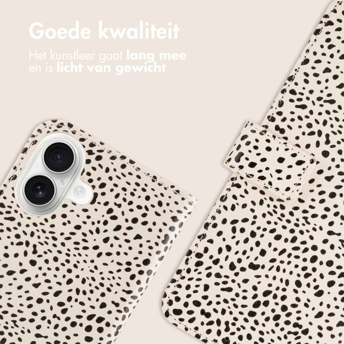 Coque de téléphone à pois noirs et blancs. Partiellement ouverte, montrant le téléphone.