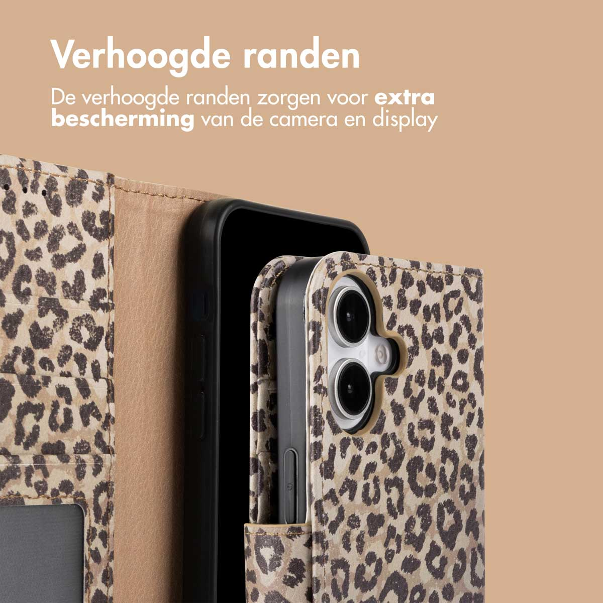 Étui de téléphone ouvert, montrant un téléphone. L'étui a un motif léopard.