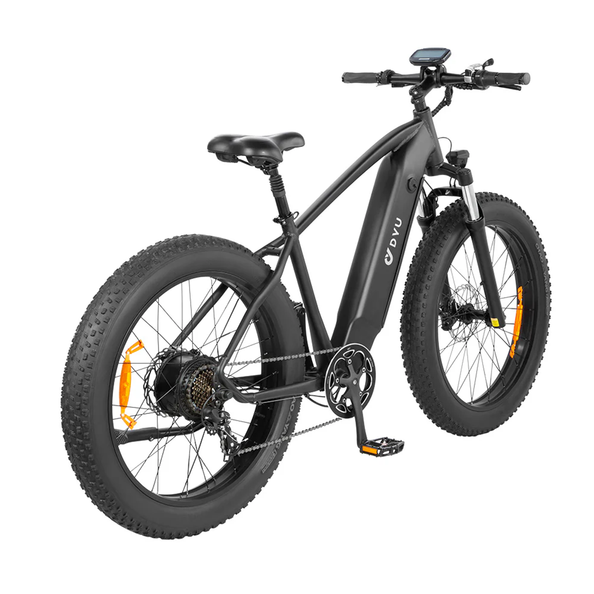 Czarny rower elektryczny z dużymi oponami, na białym tle.