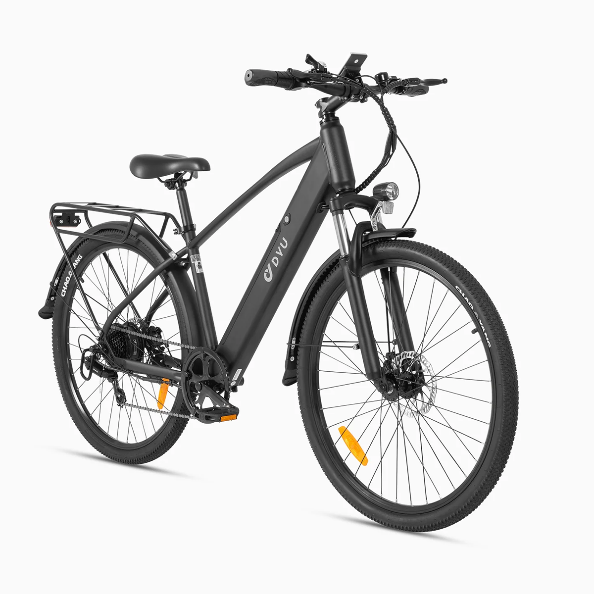 Czarny rower elektryczny z białą oponą i widoczną osobą. Rower na białym tle.