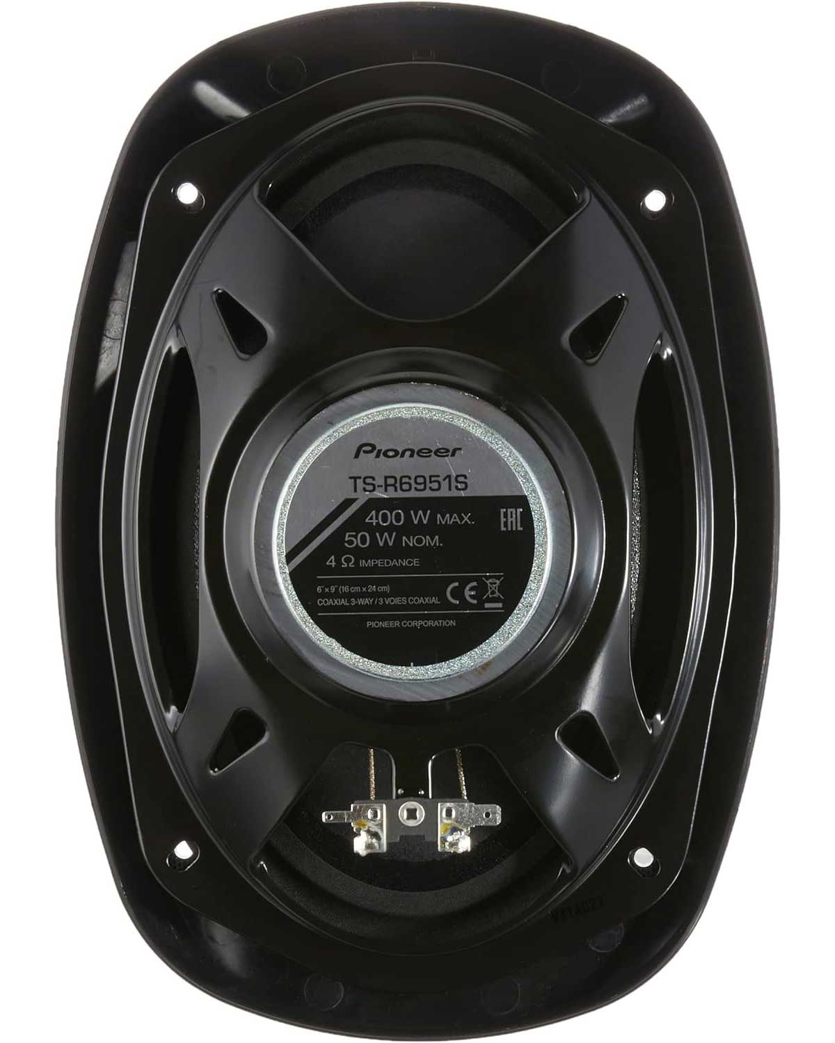 Schwarzer, ovaler Autolautsprecher. Silbernes Etikett Pioneer TS-R6951S, 400W, 50W nom. 4 Ohm, mit Anschlüssen.