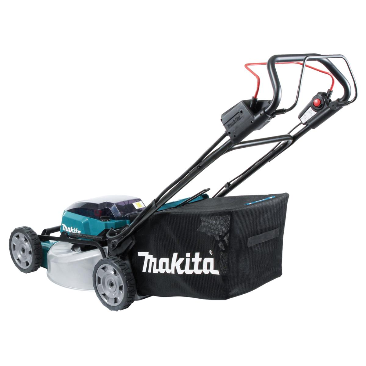 Ein schwarz-teal Makita Rasenmäher auf weißem Hintergrund mit Beutel.