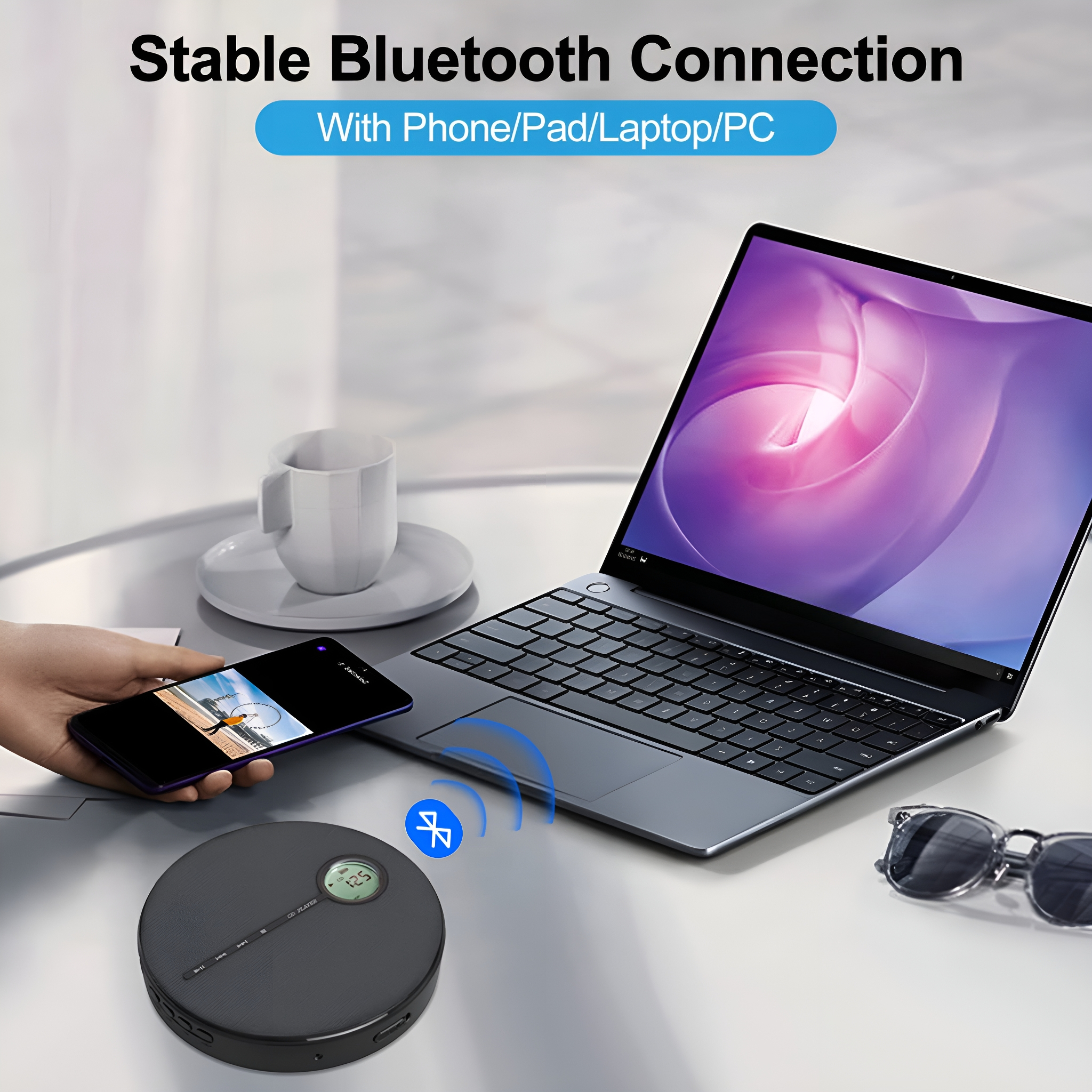 Ein Laptop, Telefon und CD-Player mit Bluetooth-Logo, das stabile Verbindung bewirbt.