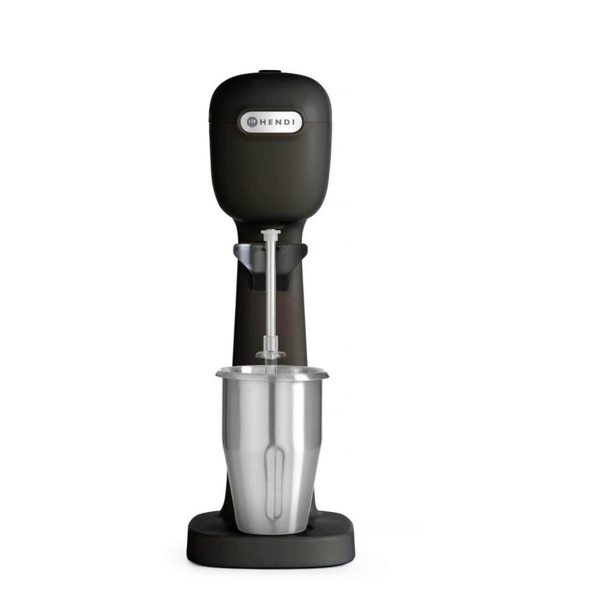 Schwarzer Milchshake-Mixer mit einem silbernen Becher. Auf weißem Grund.