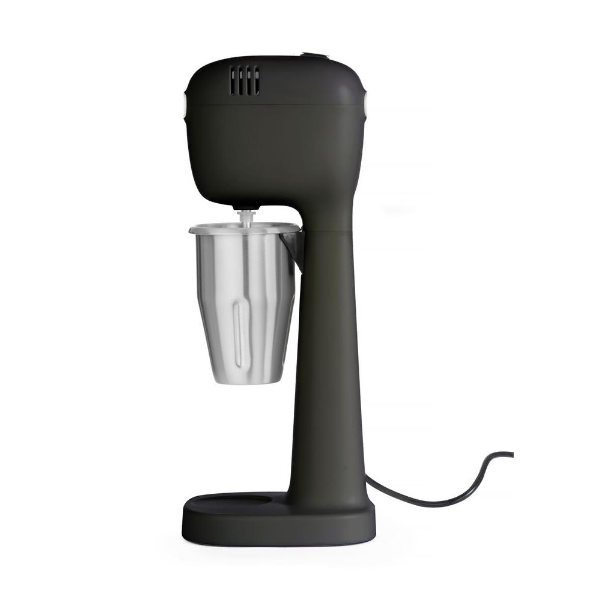Schwarzer und silberner Milchshake-Maker mit Metallbecher.