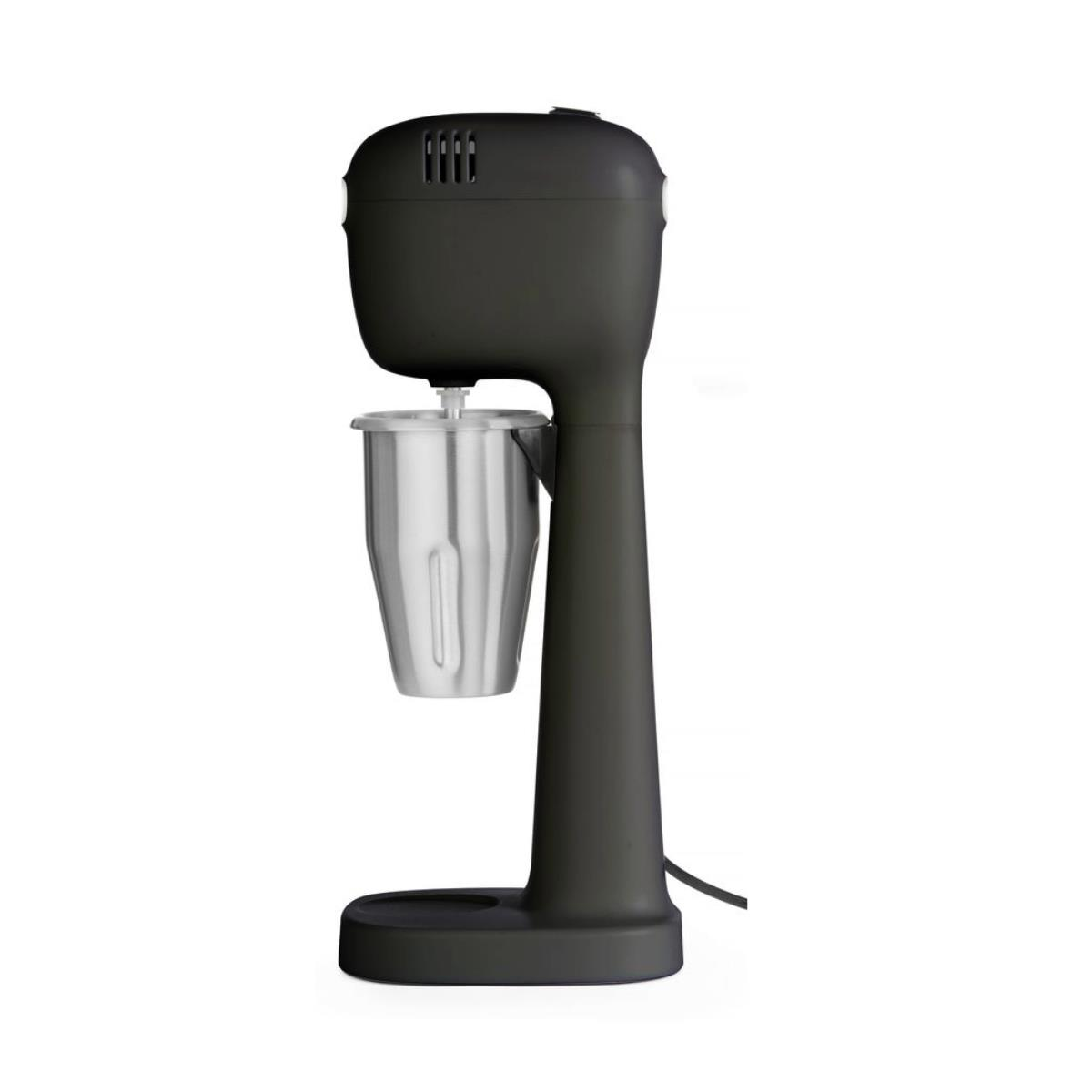 Schwarzer Milchshake-Maker mit einem silbernen Becher. Er hat einen schwarzen Sockel und einen hohen Ständer.