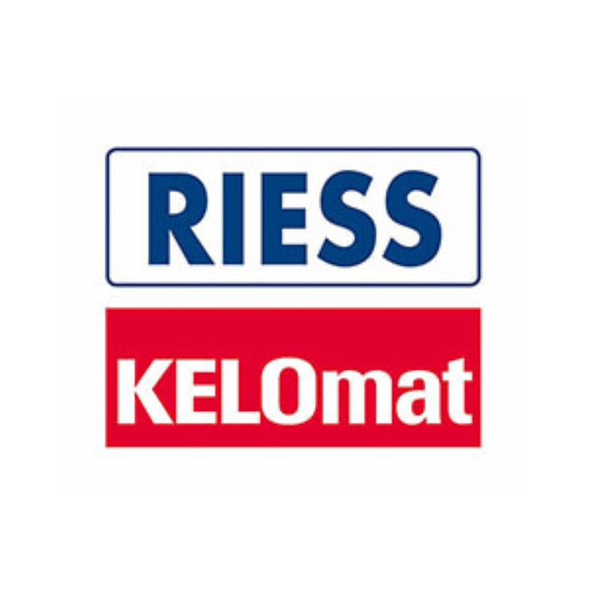 Das Bild zeigt die Logos 'RIESS' und 'KELOmat', wobei das erste in einem weißen Kasten und das zweite in einem roten Kasten steht.