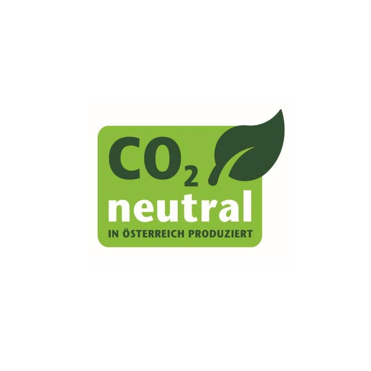 CO2-neutrales Logo mit Blatt, grüner Hintergrund, weißer Text.