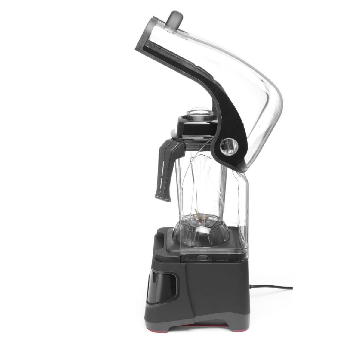 Schwarzer und klarer Mixer mit angehobenem transparenten Deckel, freigestellt auf weißem Hintergrund.