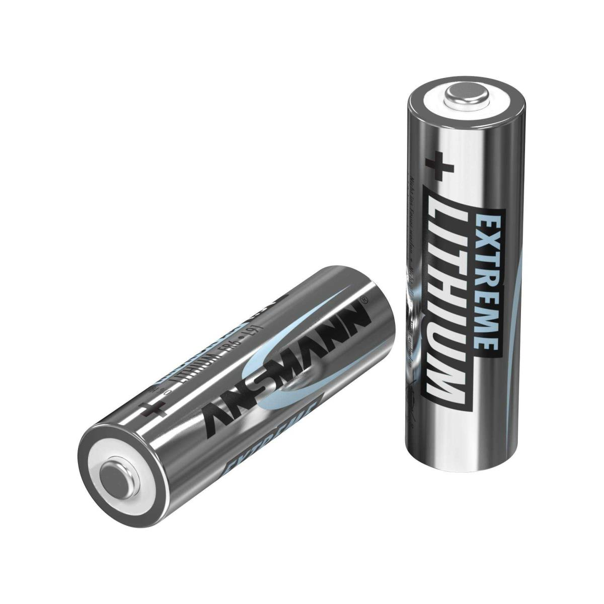 Zwei silberne AA-Batterien mit schwarz-blauen Etiketten.