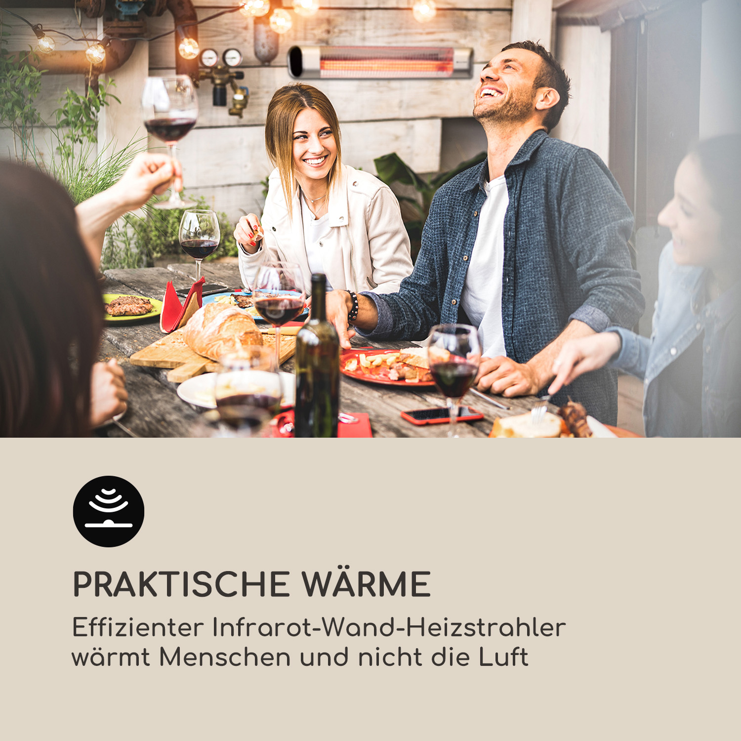 Leute an einem Tisch mit Wein, lachen, Outdoor-Setting mit Lichtern und Heizung.