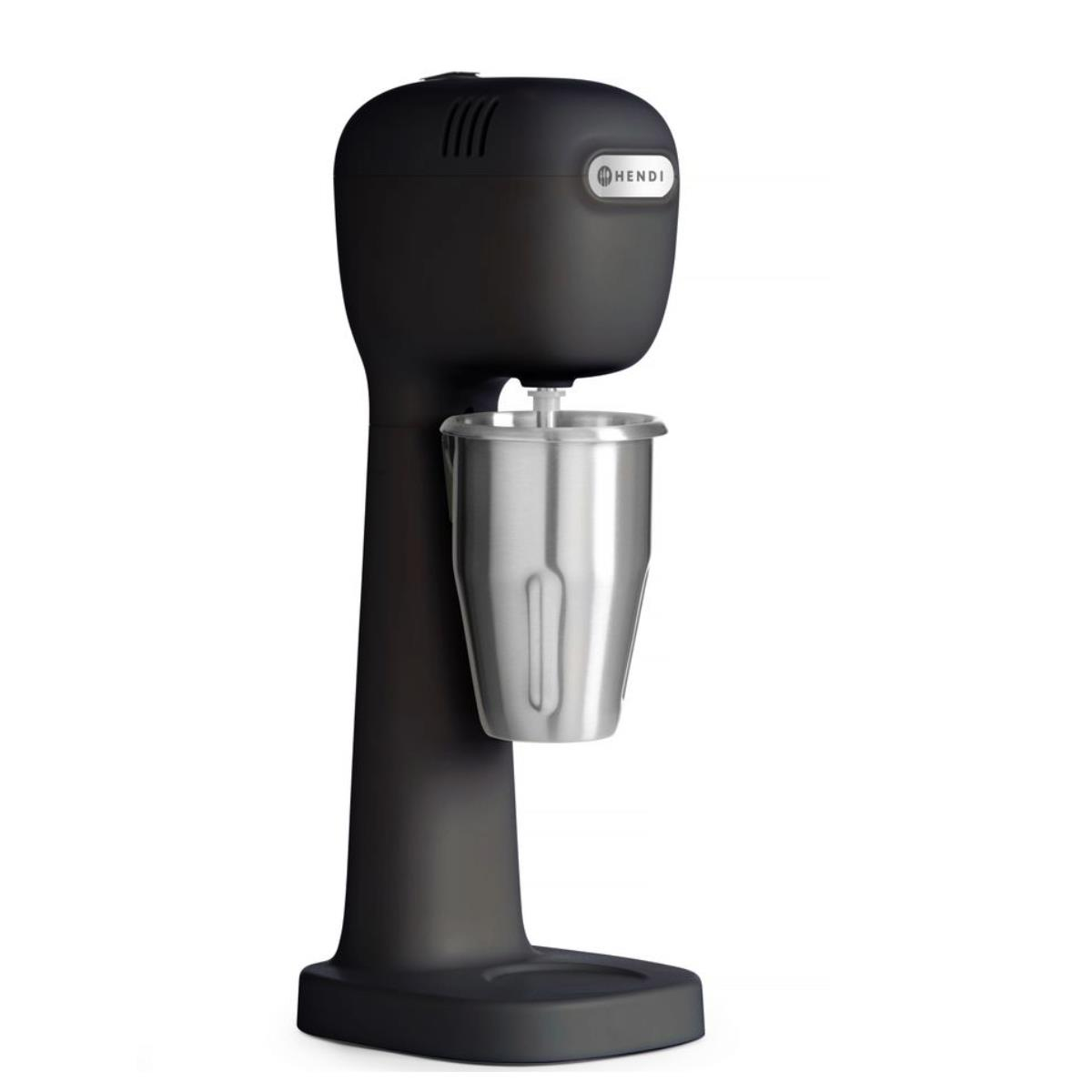 Ein schwarzer Milchshake-Maker mit einem Edelstahlbecher vor weißem Hintergrund.