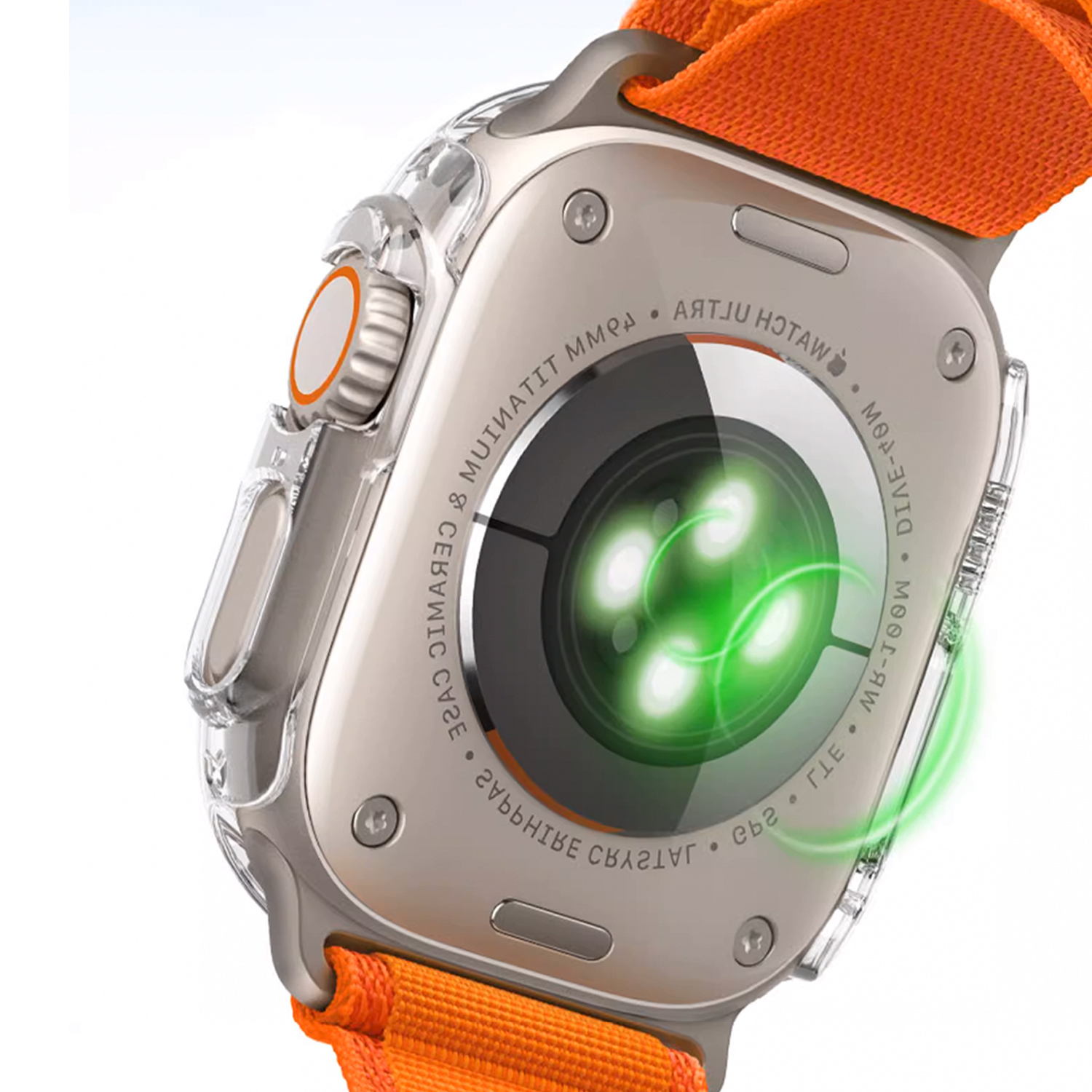 Apple Watch Ultra an einem orangefarbenen Armband. Die Rückseite zeigt den grünen Herzfrequenzsensor.