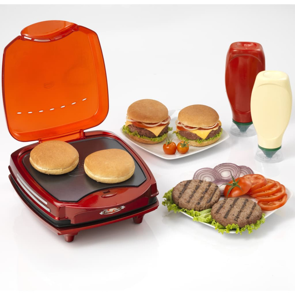 Macchina per hamburger rossa con hamburger, panini e condimenti su una superficie bianca.