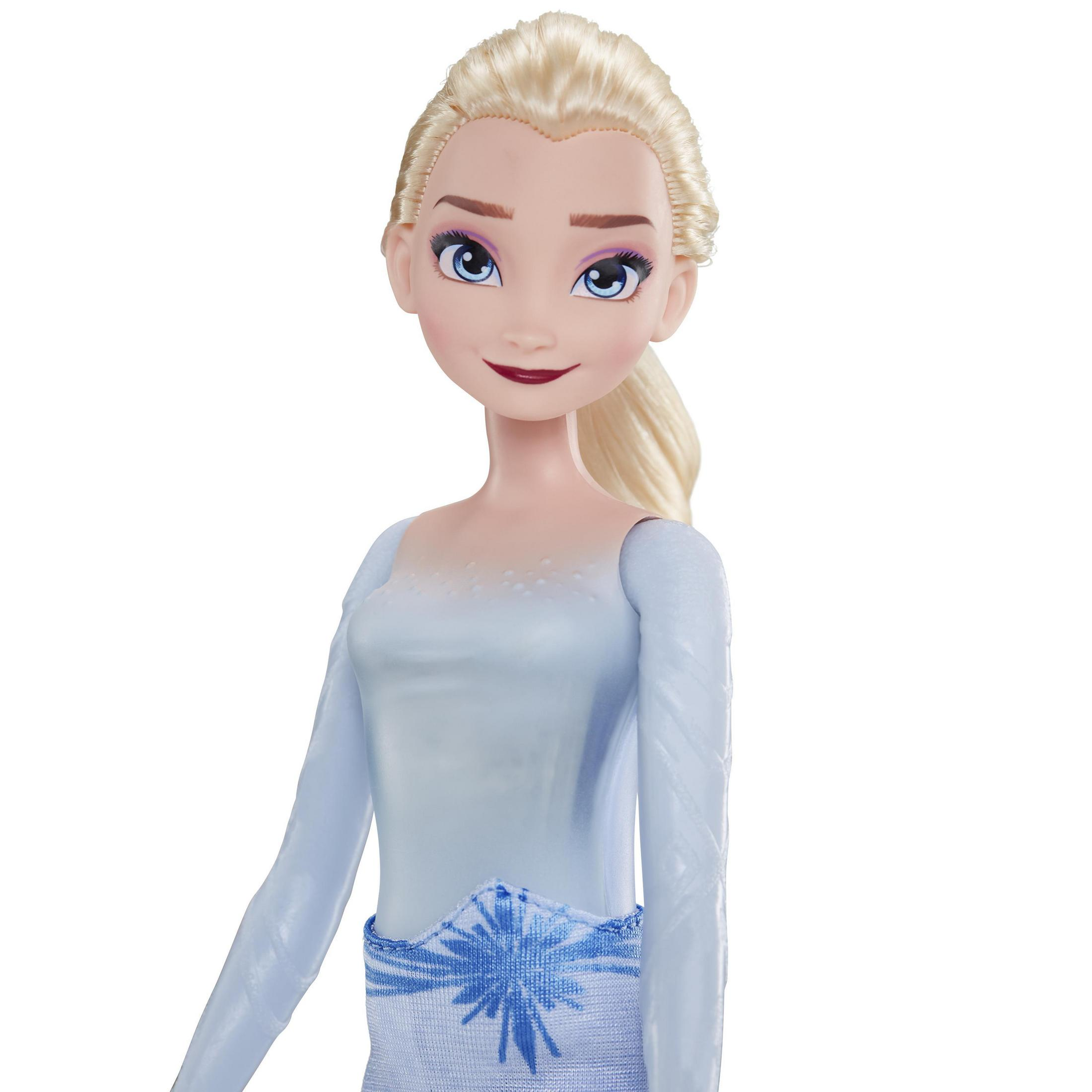 Elsa-Puppe aus Frozen, mit blauem Kleid und blonden Haaren, der Kamera zugewandt.