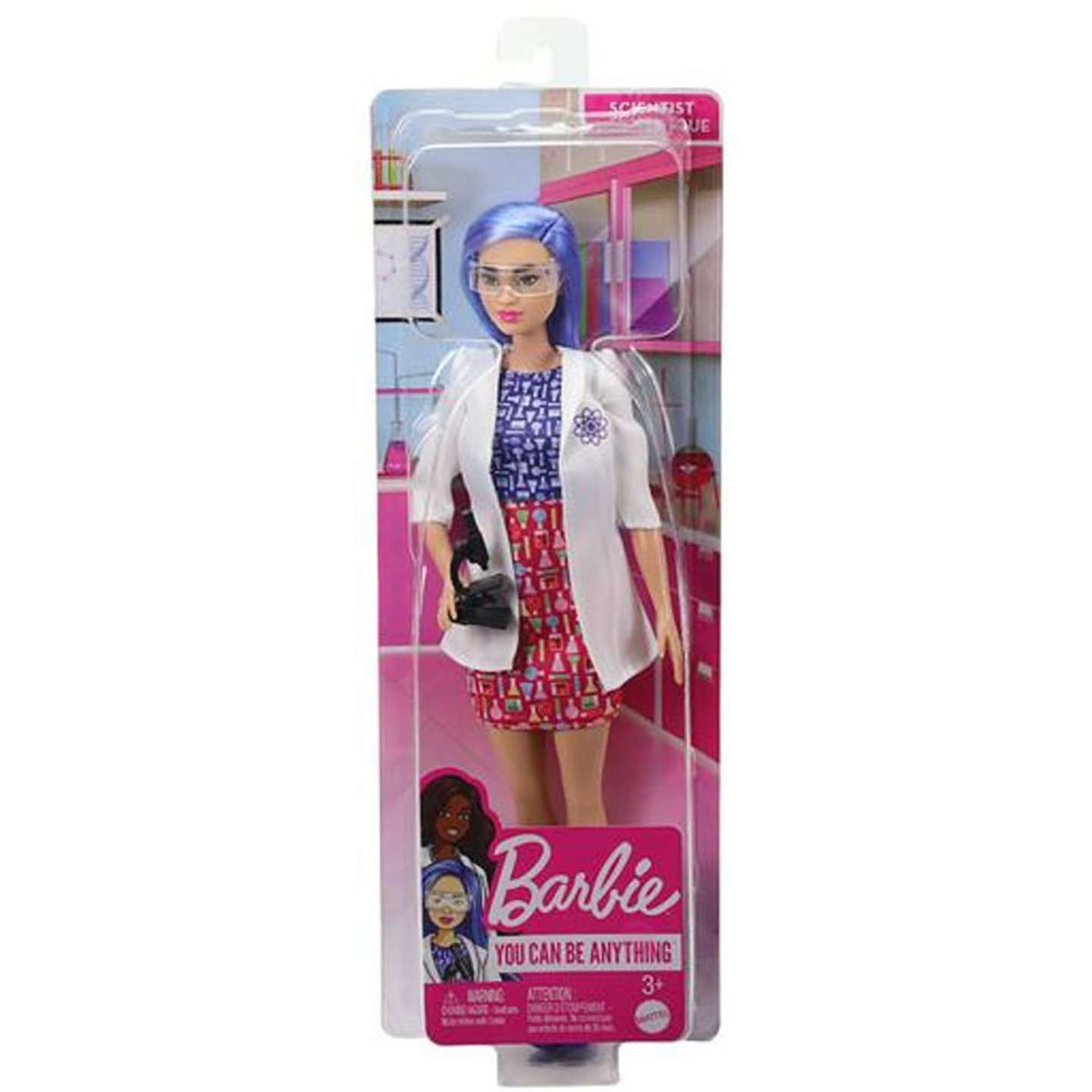 Bambola Barbie in una confezione. È vestita da scienziata, con occhiali e camice.