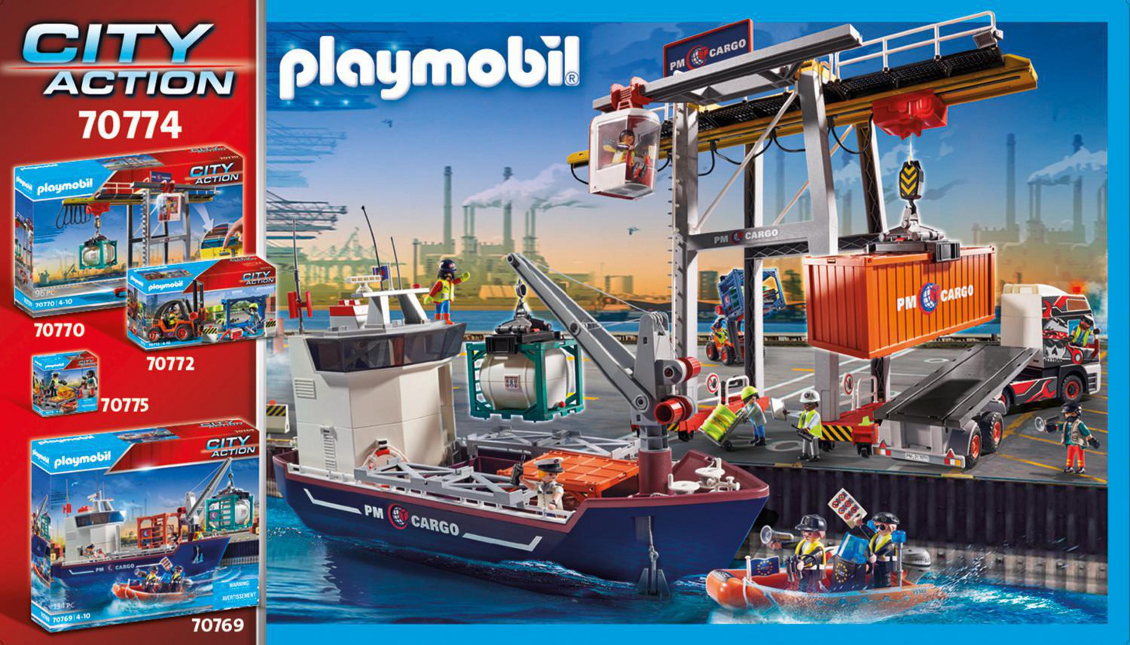 Ein Playmobil-Frachtschiff-Set mit Containerkran, Boot und Hafenfiguren mit Boxen.