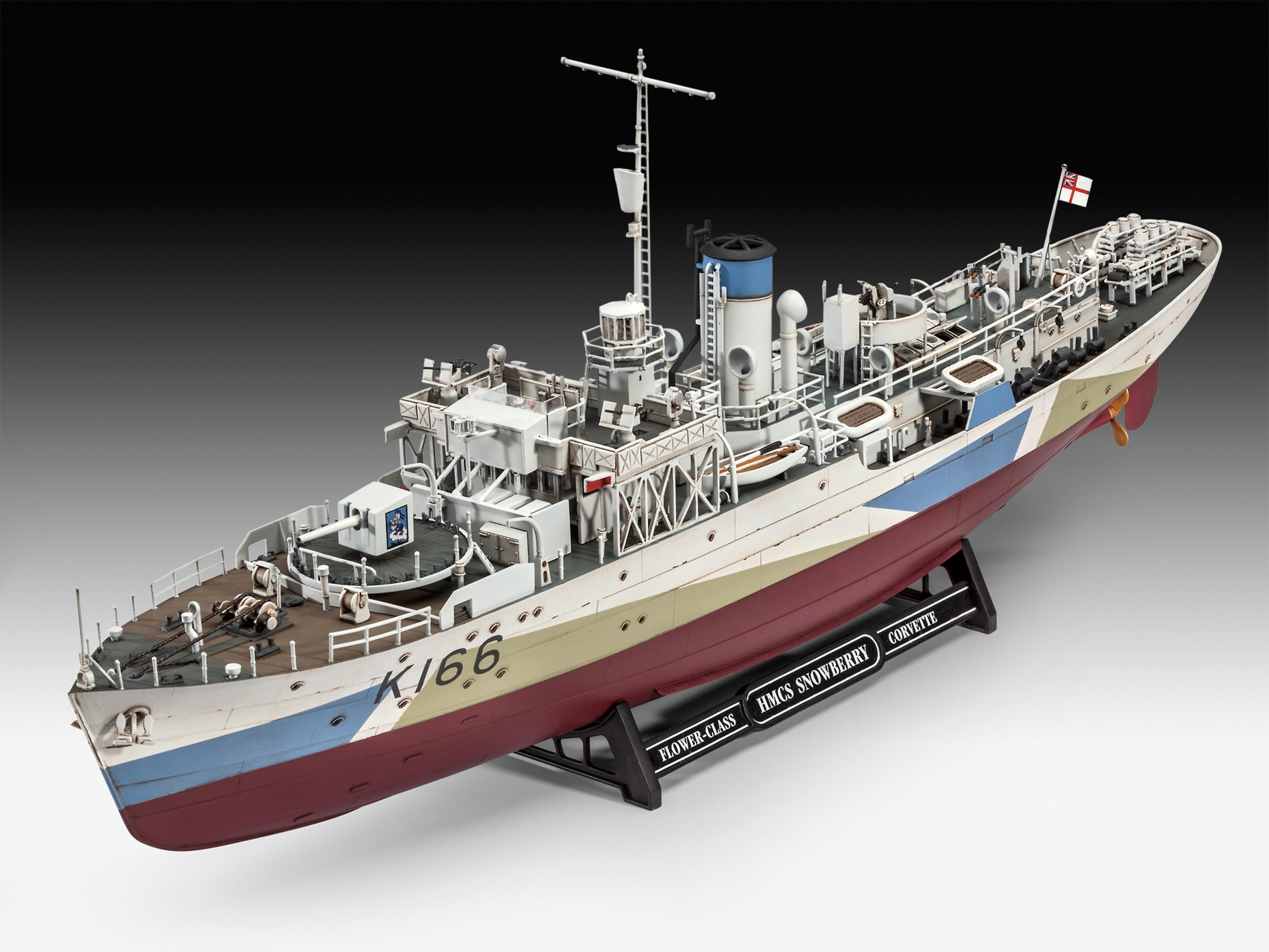 Modellschiff der HMS Snowberry. Das Schiff ist weiß, rot, blau und grau. Es steht auf einem Ständer.