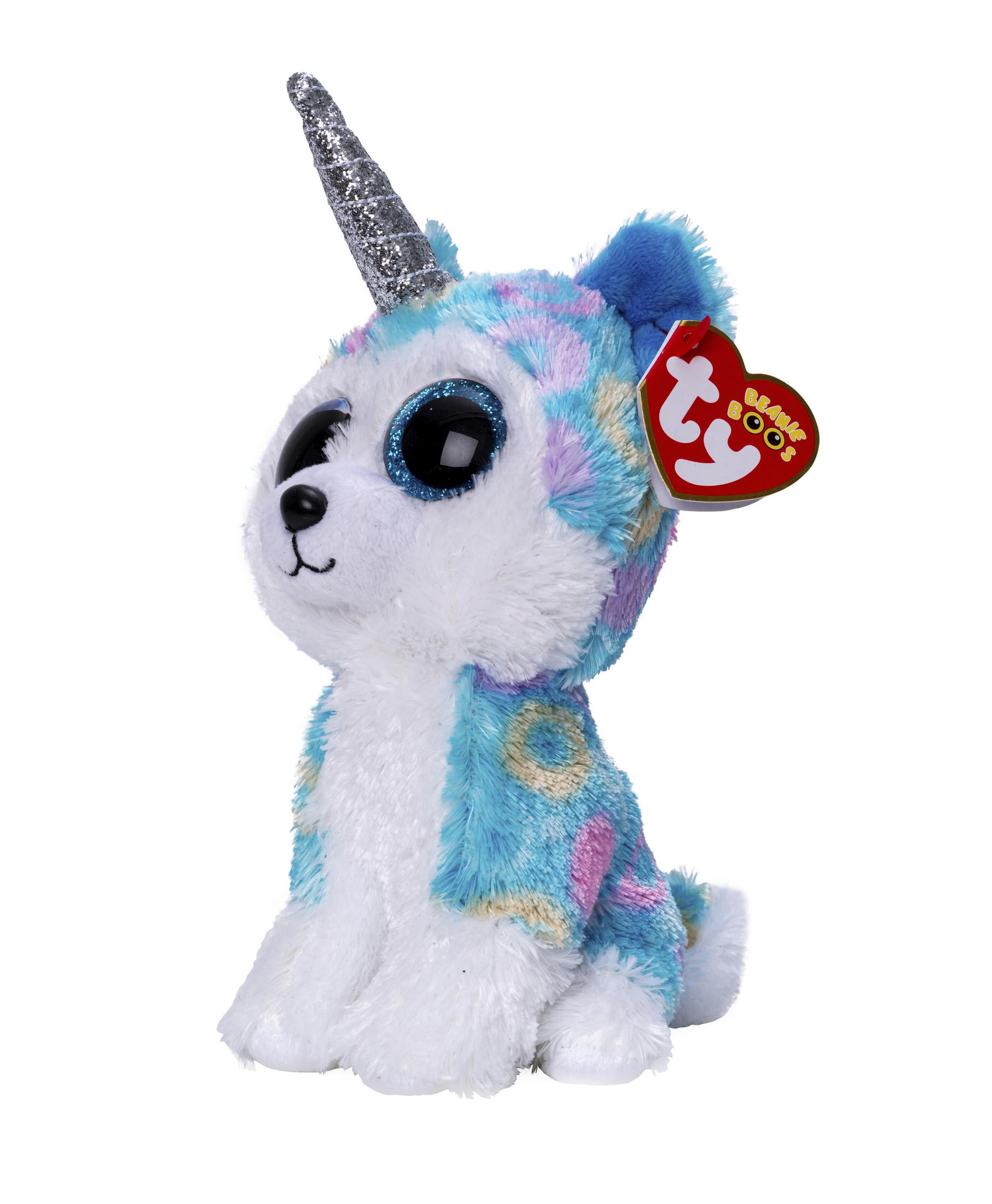 Ein weiß-blaues Einhorn-Hunde-Plüschtier mit silbernem Horn, rotem Etikett und großen Augen, isoliert auf Weiß.