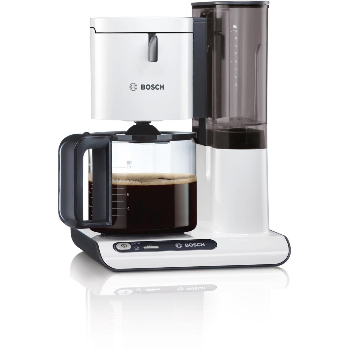 Biało-czarny ekspres do kawy. Szklany dzbanek z kawą, białe tło.