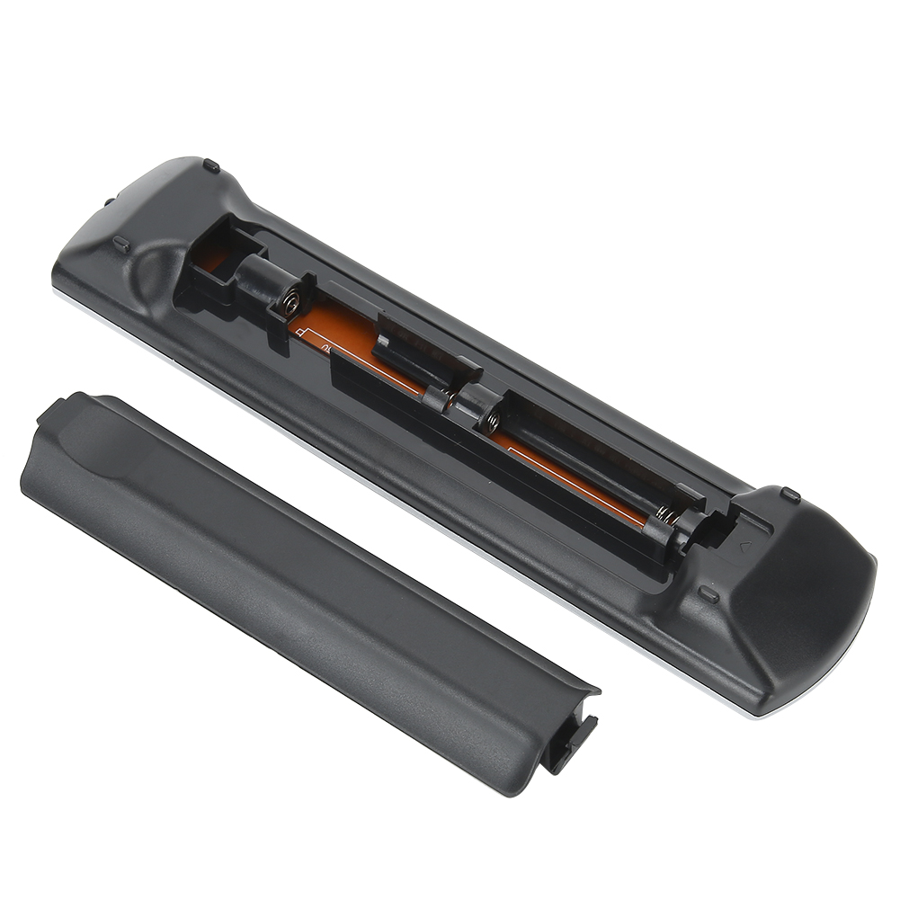 Geöffnete schwarze Fernbedienung mit freiliegendem Batteriefach, das Komponenten zeigt.