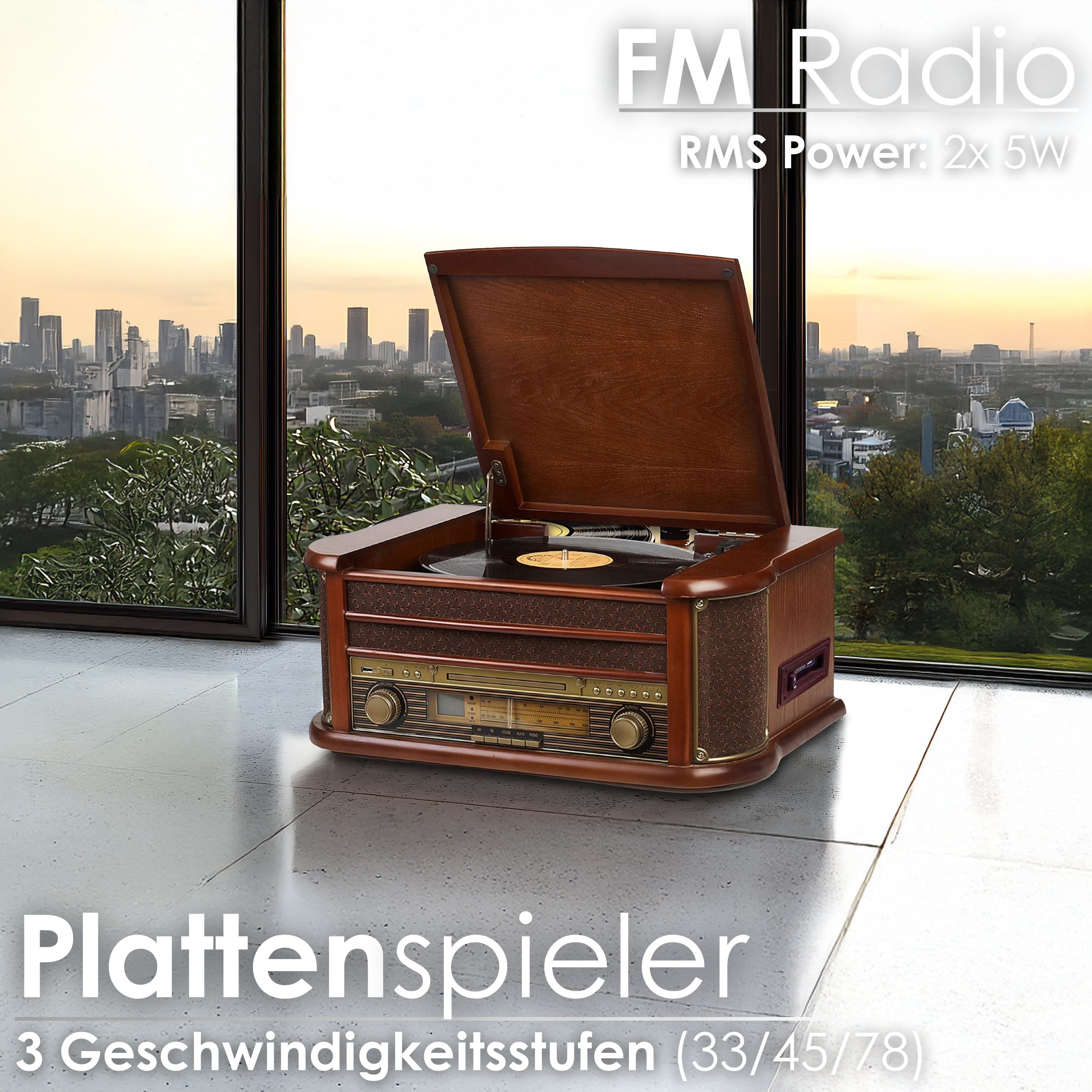 Ein hölzernes Retro-UKW-Radio mit Plattenspieler, in einem Raum mit Stadtblick.