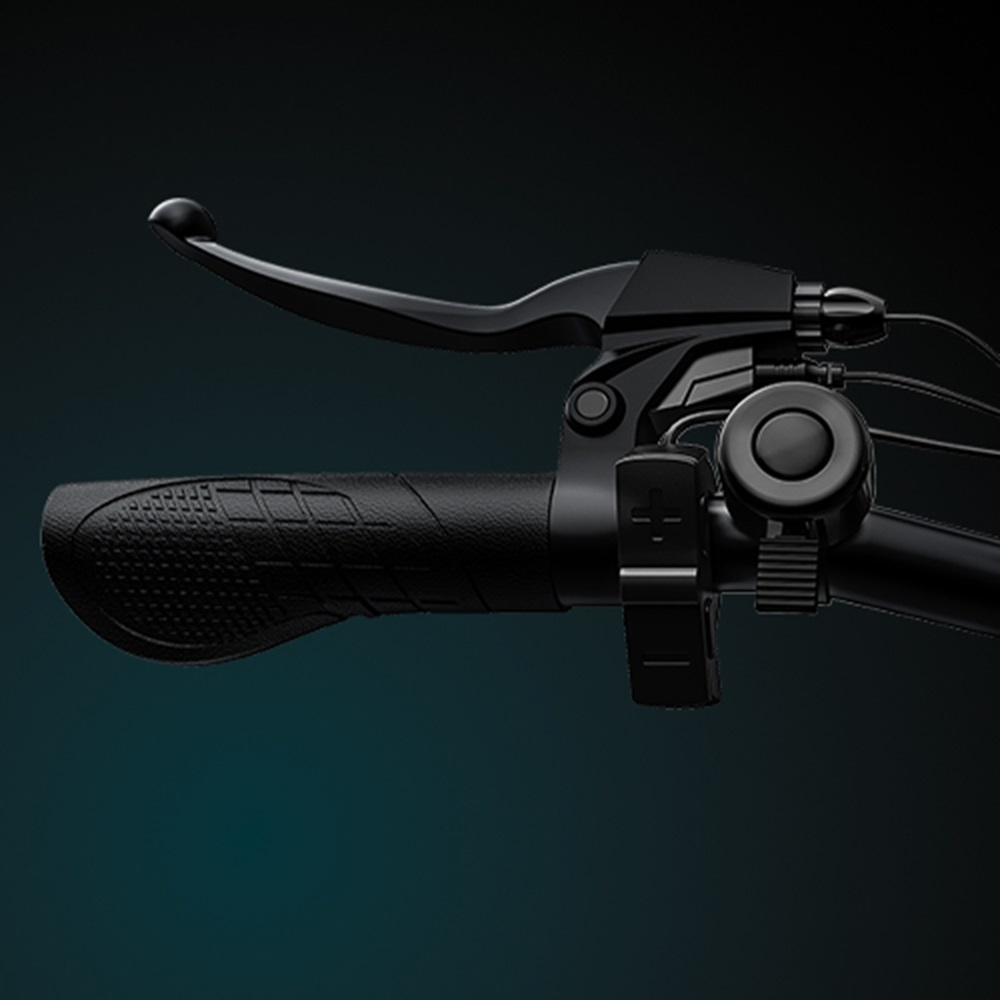Manillar de bicicleta negro con maneta de freno, timbre y empuñadura.