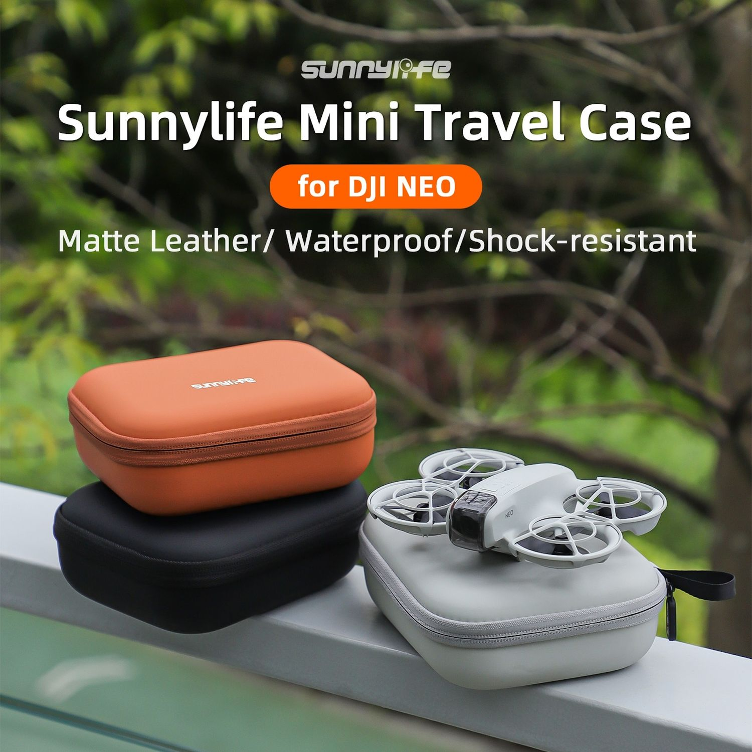 Orangefarbene und schwarze Reisekoffer mit einer Drohne. Text: SunnyLife Mini Travel Case.
