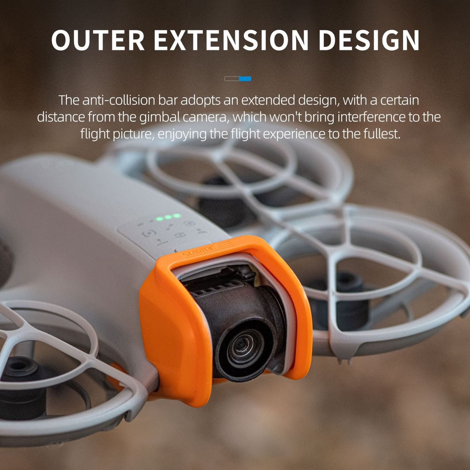 Drone con protezione fotocamera arancione. Testo: Design di estensione esterna.