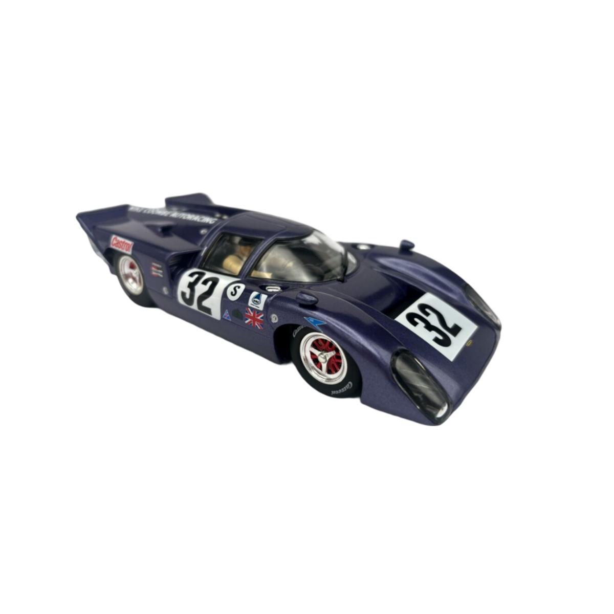 Ein blaues Rennwagenmodell mit der Nummer 32. Weißer Hintergrund.