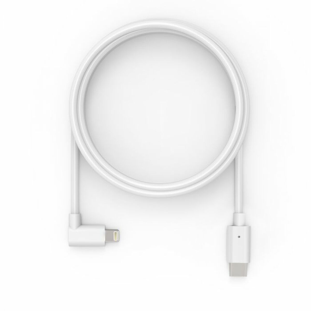 Un câble blanc avec un connecteur Lightning et un connecteur USB-C, tous deux sur fond blanc.