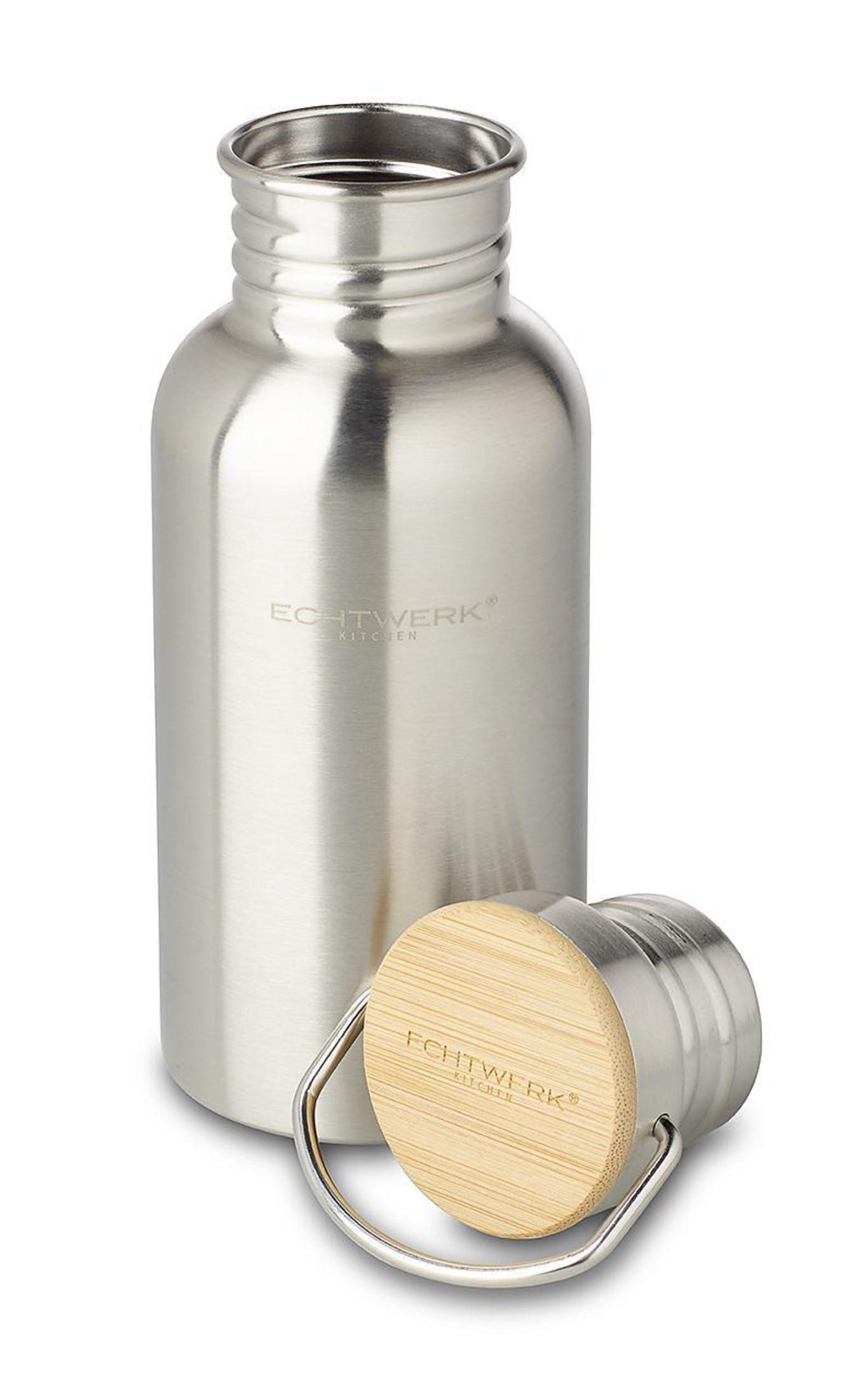 Wasserflasche aus Edelstahl mit Deckel, weißer Hintergrund, offen.