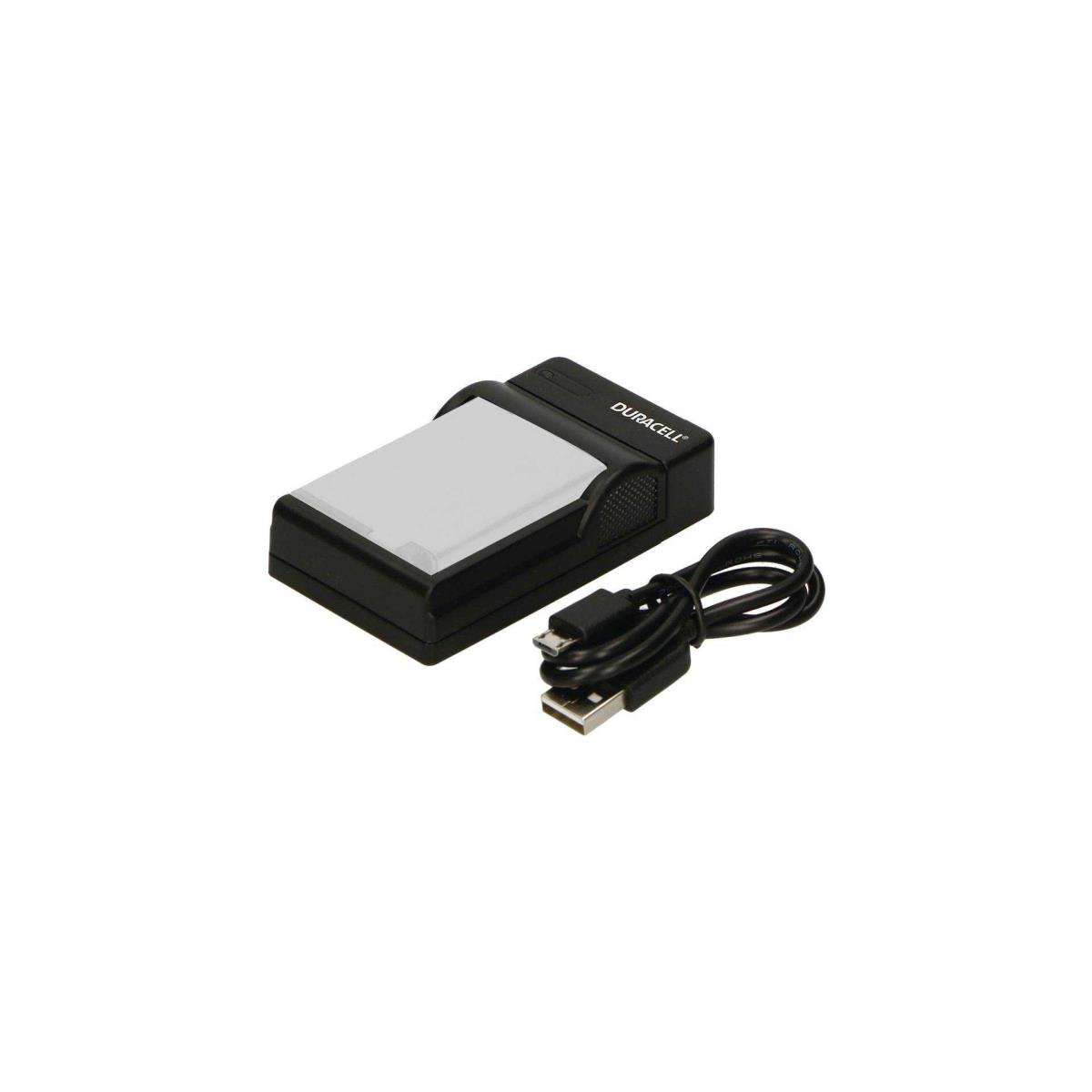 Schwarzes Duracell-Batterieladegerät mit USB-Kabel, weißer Hintergrund. Produktaufnahme.