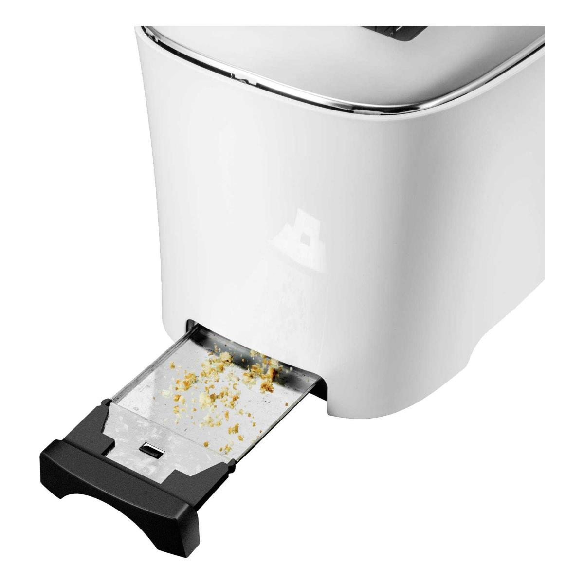 Biały toster z otwartą tacką na okruchy, pokazujący okruchy w środku i czarne detale z przodu.