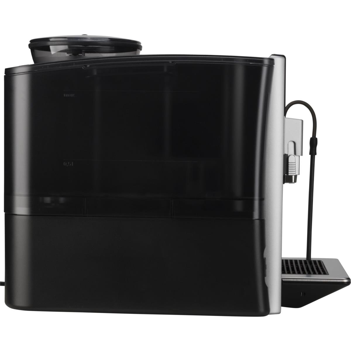 Widok z boku czarnego i srebrnego ekspresu do kawy ze zbiornikiem na wodę.